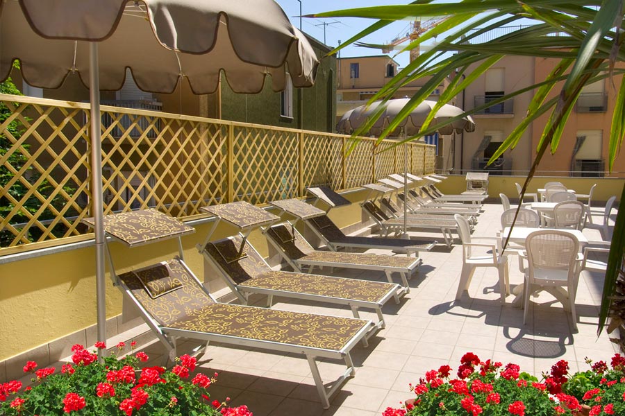 Terrazza solarium dell'hotel